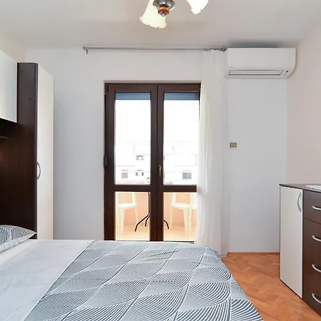 Apartment Aleksandra 43 *