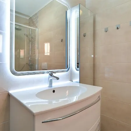 Aleksandra 43 Apartment